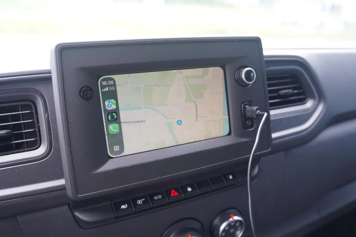 2.3 DCi 163 pk Bakwagen met Laadklep Navi, Airco Apple Carplay, Dakspoiler, Cruise Control, LxBxH 408x205x220 cm