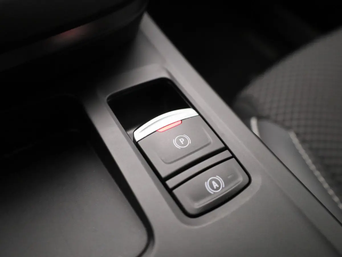 1.6 E-Tech Hybrid 145 Intens | ACHTERUITRIJCAMERA | APPLE CARPLAY - ANDROID AUTO | LANE ASSIST | KEYLESS |