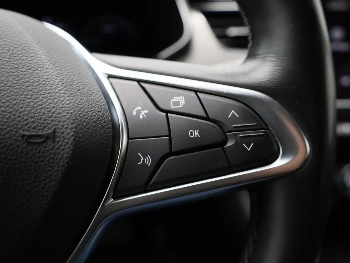 1.6 E-Tech Hybrid 145 Intens | ACHTERUITRIJCAMERA | APPLE CARPLAY - ANDROID AUTO | LANE ASSIST | KEYLESS |