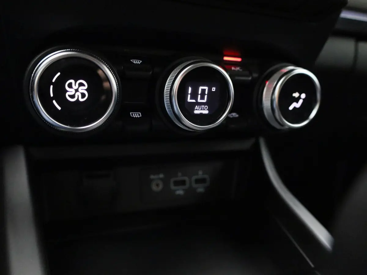 1.6 E-Tech Hybrid 145 Intens | ACHTERUITRIJCAMERA | APPLE CARPLAY - ANDROID AUTO | LANE ASSIST | KEYLESS |