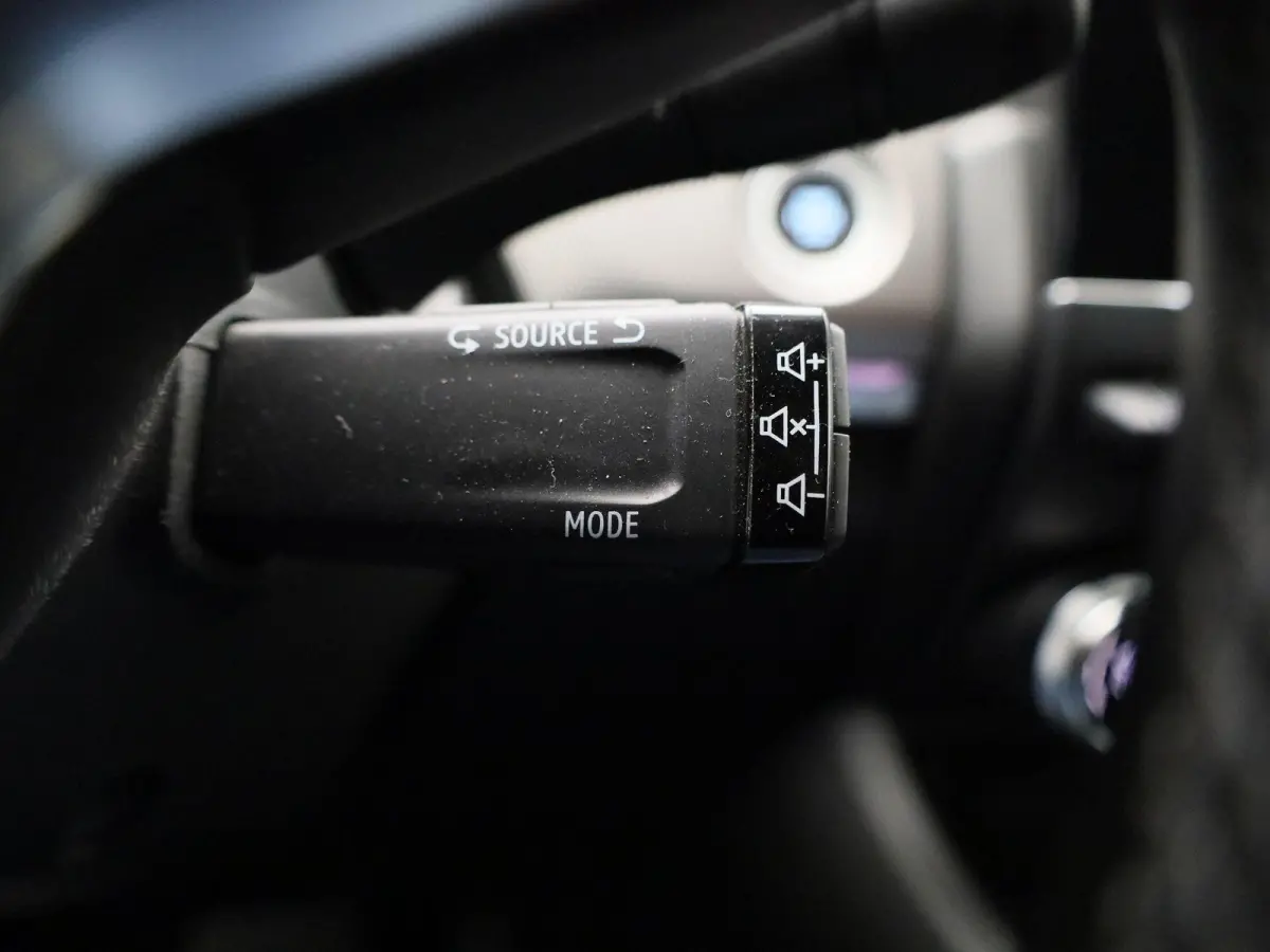1.6 E-Tech Hybrid 145 Intens | ACHTERUITRIJCAMERA | APPLE CARPLAY - ANDROID AUTO | LANE ASSIST | KEYLESS |