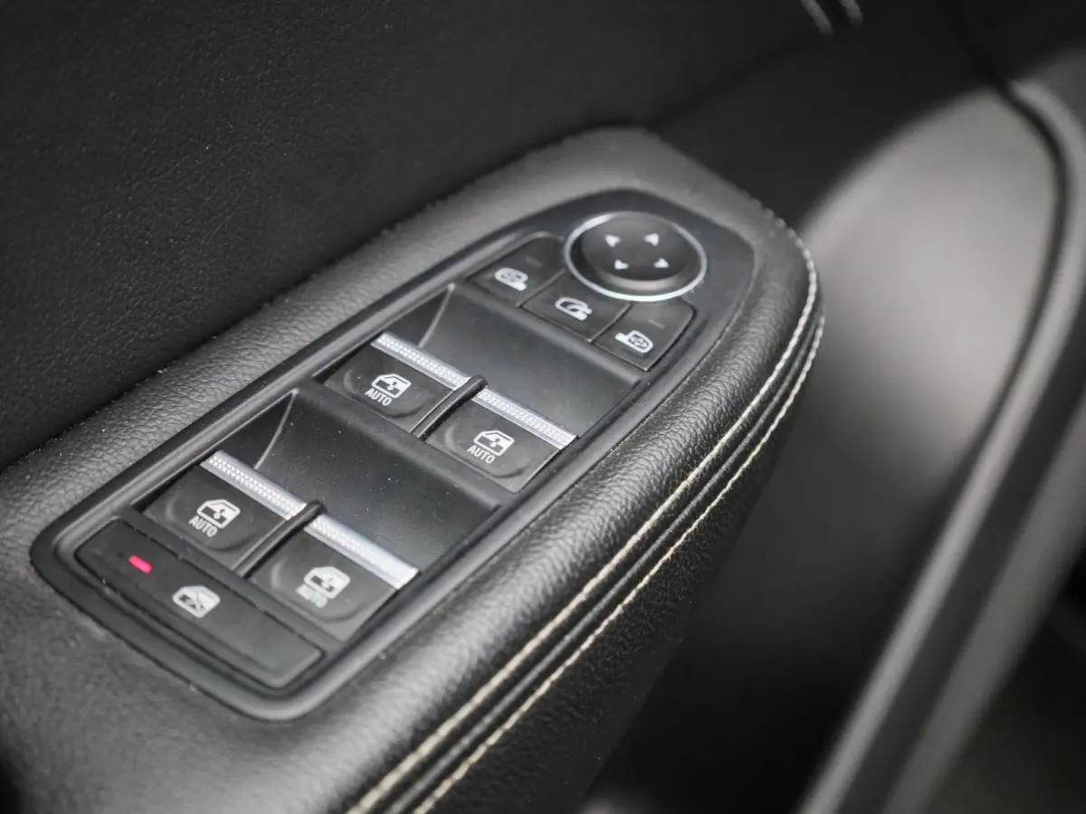 1.6 E-Tech Hybrid 145 Intens | ACHTERUITRIJCAMERA | APPLE CARPLAY - ANDROID AUTO | LANE ASSIST | KEYLESS |