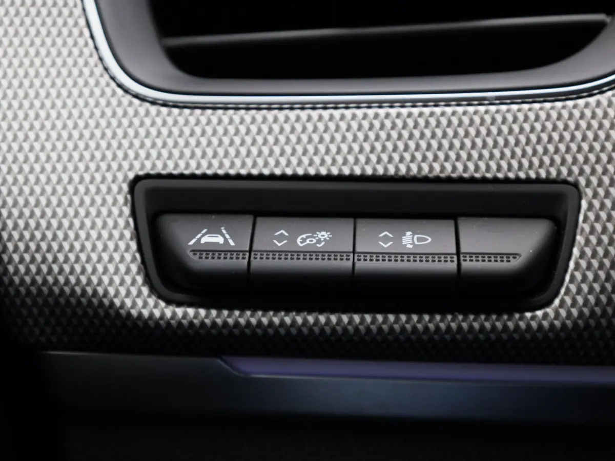 1.6 E-Tech Hybrid 145 Intens | ACHTERUITRIJCAMERA | APPLE CARPLAY - ANDROID AUTO | LANE ASSIST | KEYLESS |