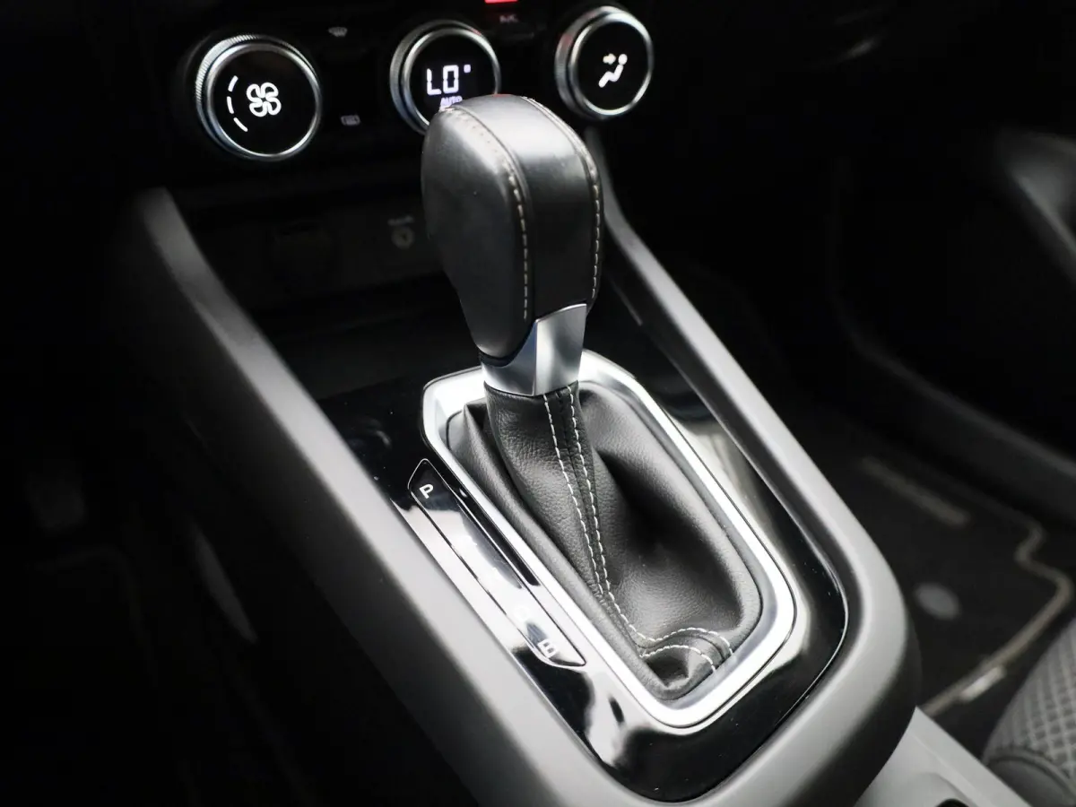 1.6 E-Tech Hybrid 145 Intens | ACHTERUITRIJCAMERA | APPLE CARPLAY - ANDROID AUTO | LANE ASSIST | KEYLESS |