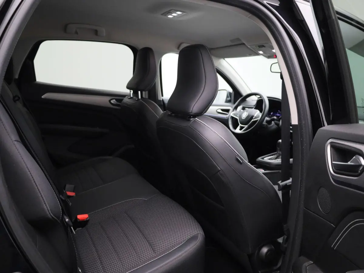 1.6 E-Tech Hybrid 145 Intens | ACHTERUITRIJCAMERA | APPLE CARPLAY - ANDROID AUTO | LANE ASSIST | KEYLESS |