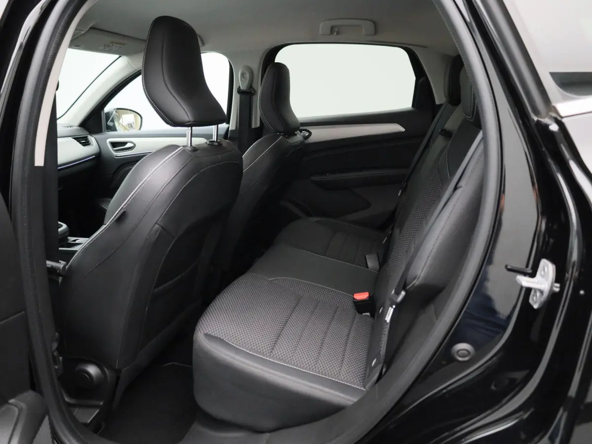 1.6 E-Tech Hybrid 145 Intens | ACHTERUITRIJCAMERA | APPLE CARPLAY - ANDROID AUTO | LANE ASSIST | KEYLESS |