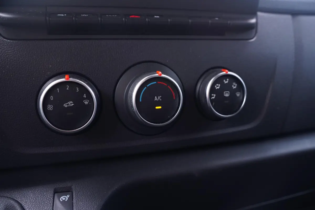 2.3 DCi 163 pk Bakwagen met Laadklep Navi, Airco Apple Carplay, Dakspoiler, Cruise Control, LxBxH 408x205x220 cm