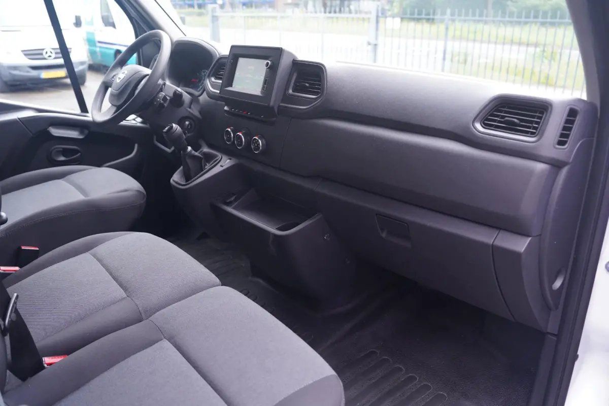 2.3 DCi 163 pk Bakwagen met Laadklep Navi, Airco Apple Carplay, Dakspoiler, Cruise Control, LxBxH 408x205x220 cm