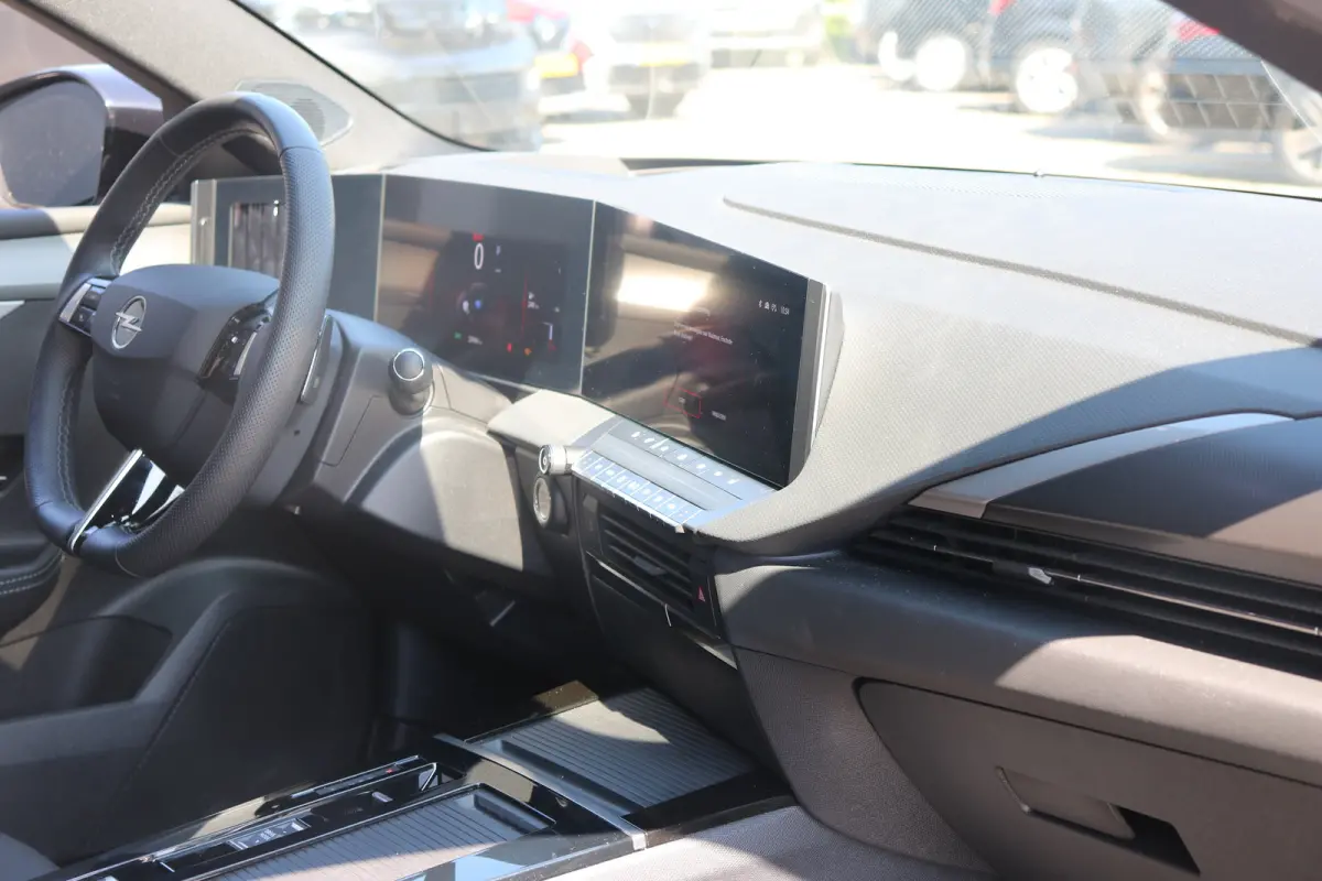 1.2 Turbo Hybrid GS | Navi | Stoel en stuur verw. | Camera | Keyless | PDC V+A | DAB |