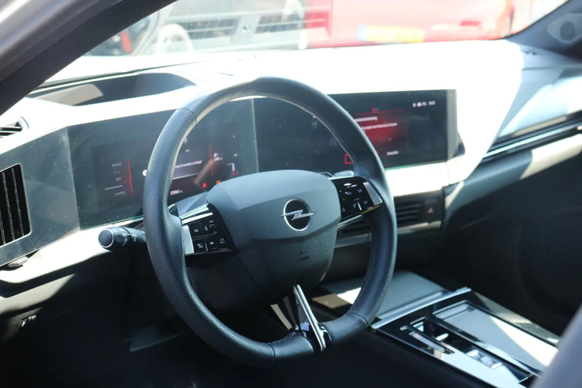 1.2 Turbo Hybrid GS | Navi | Stoel en stuur verw. | Camera | Keyless | PDC V+A | DAB |