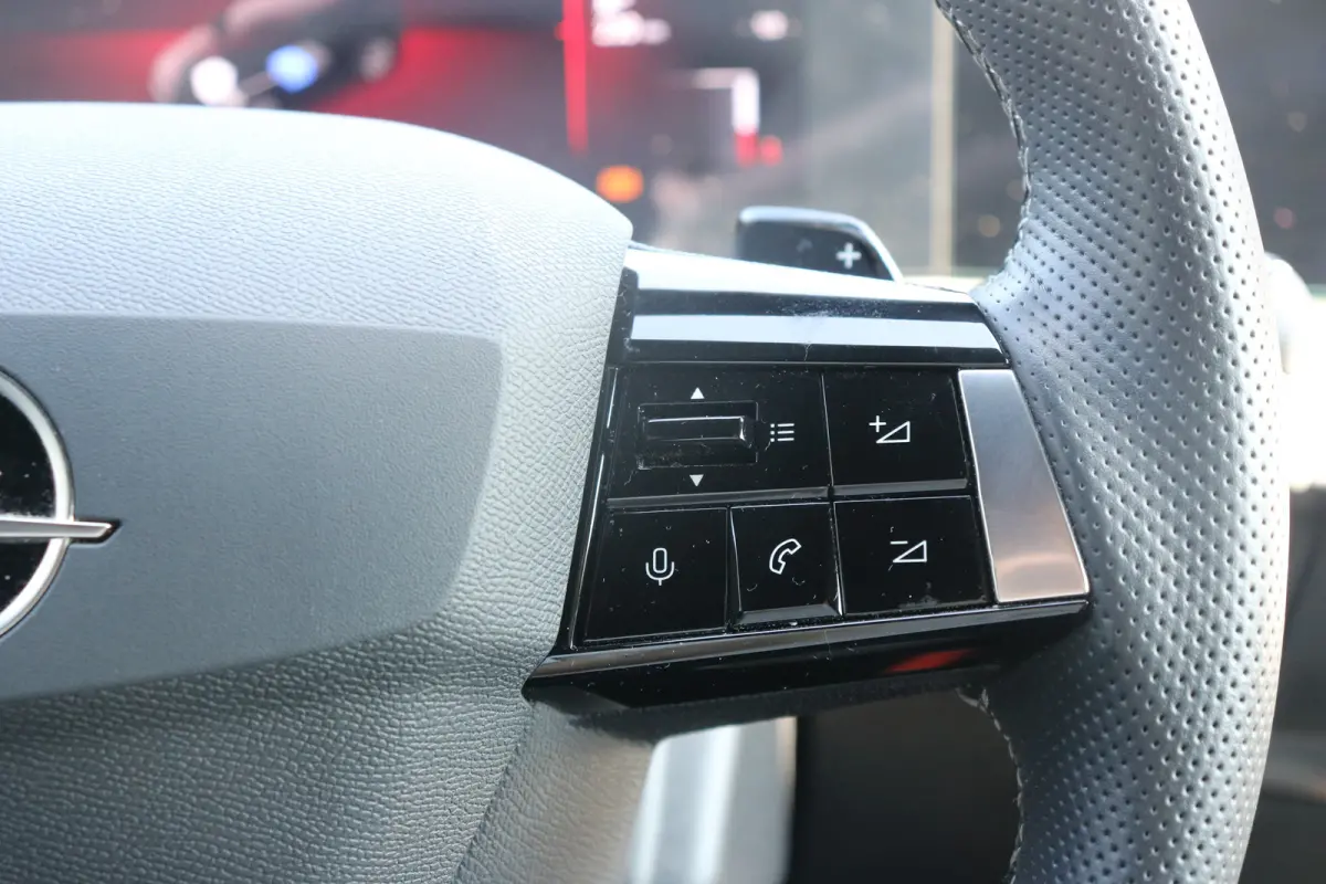 1.2 Turbo Hybrid GS | Navi | Stoel en stuur verw. | Camera | Keyless | PDC V+A | DAB |