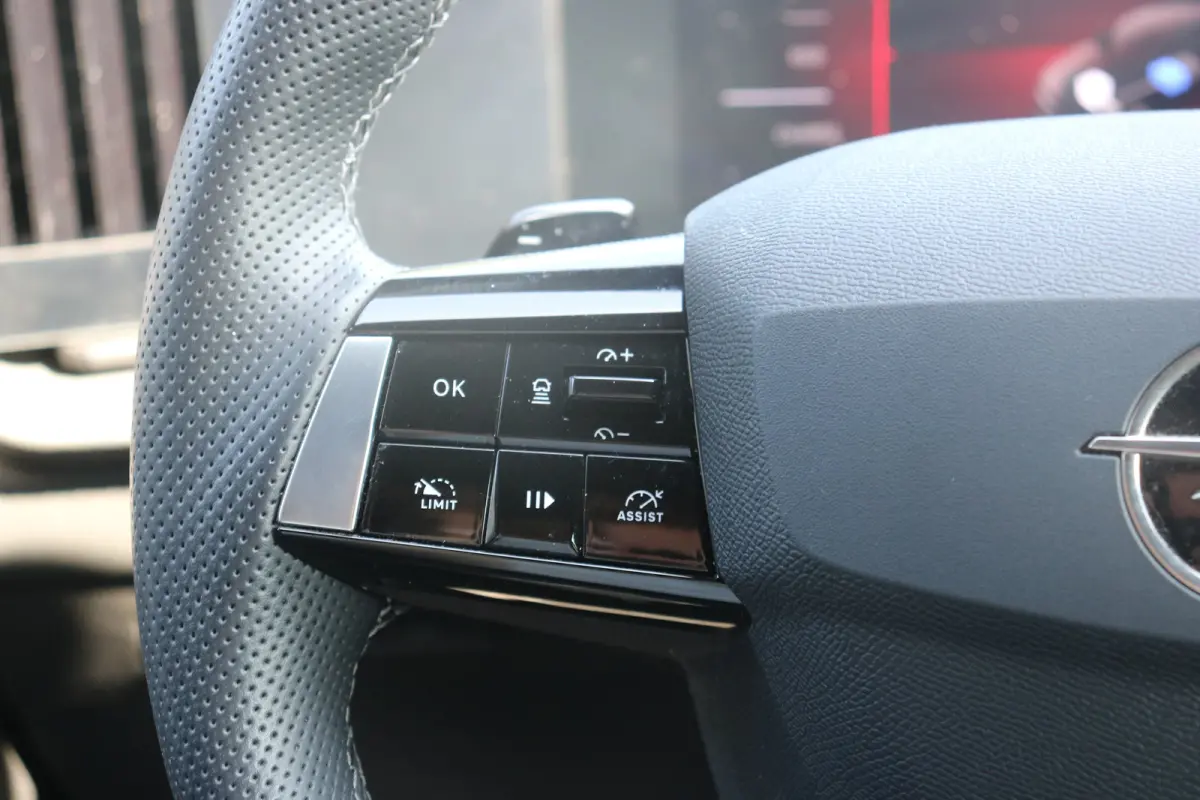 1.2 Turbo Hybrid GS | Navi | Stoel en stuur verw. | Camera | Keyless | PDC V+A | DAB |