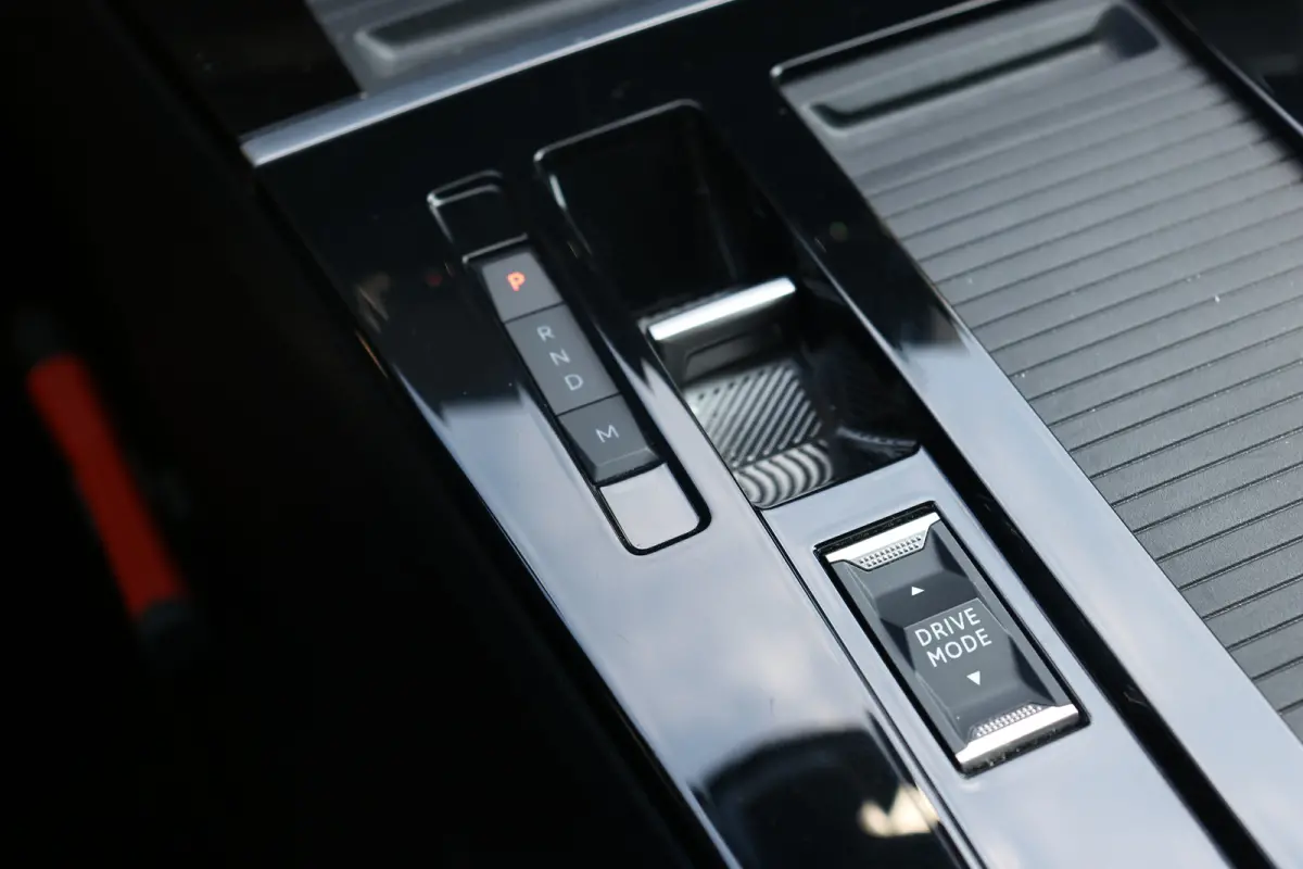1.2 Turbo Hybrid GS | Navi | Stoel en stuur verw. | Camera | Keyless | PDC V+A | DAB |