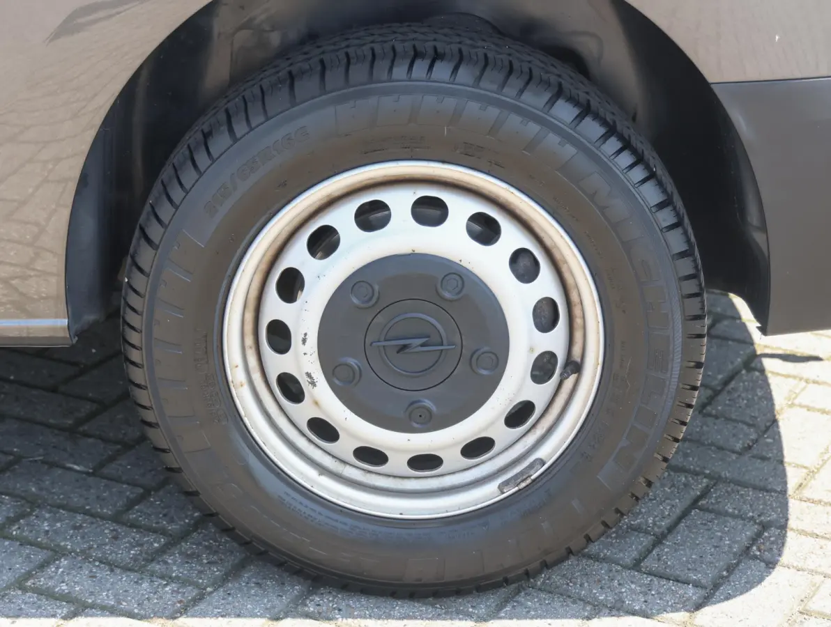 100pk L1 Edition | 1ste eigenaar | Trekhaak | Parkeersensoren | Airco | Schuifdeur | Imperiaal