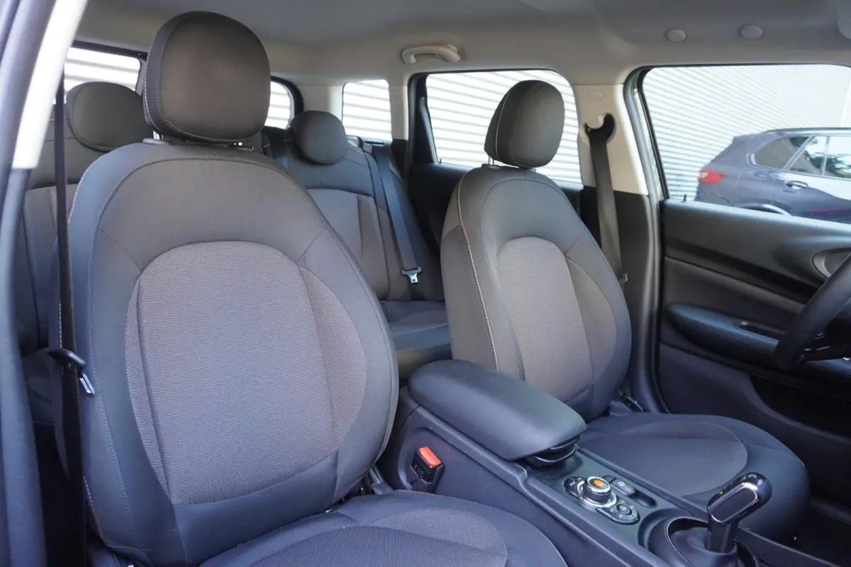 One | Salt | 17" LM Vent Spoke | Cruise Control | Smartphone integratie | Connected Navigation Pakket