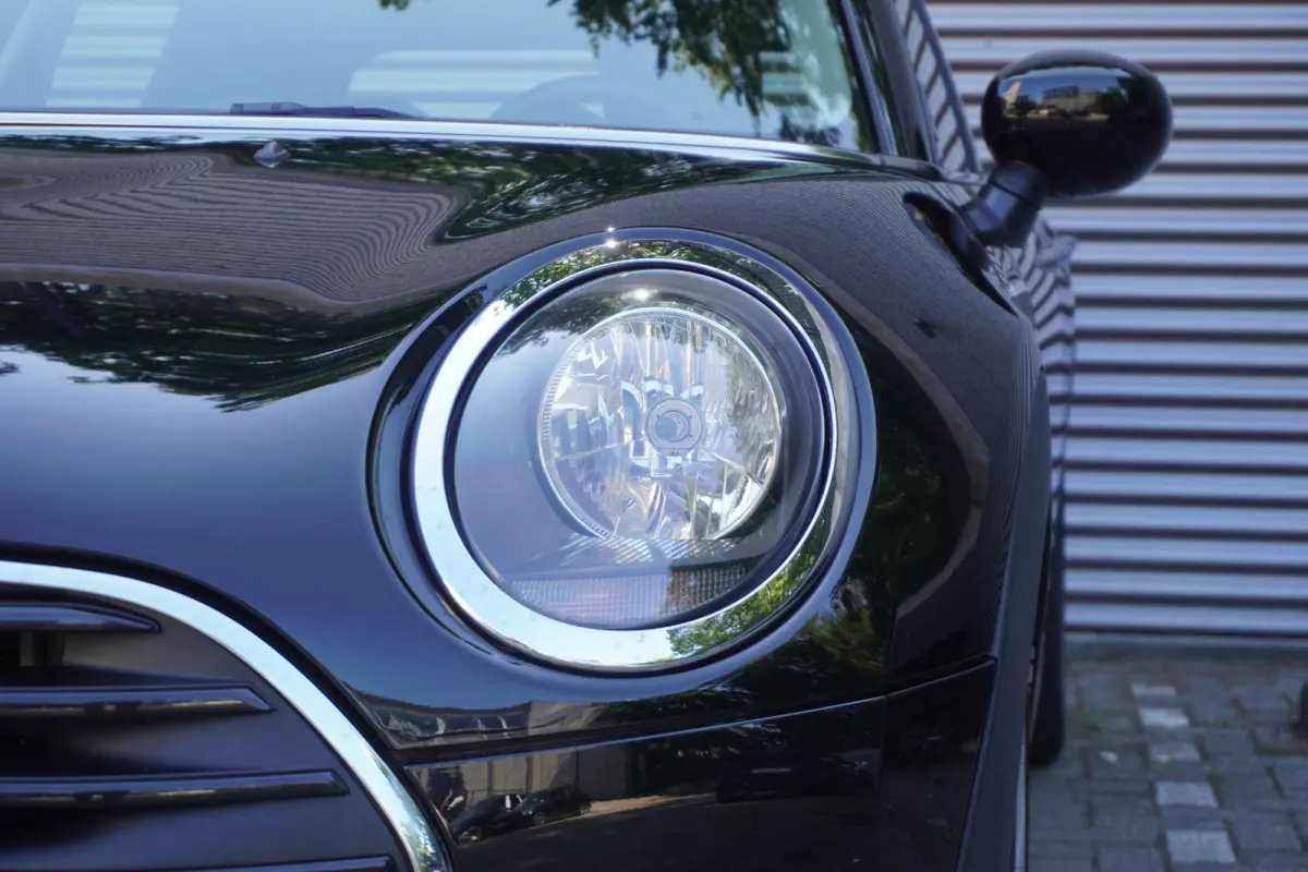 One | Salt | 17" LM Vent Spoke | Cruise Control | Smartphone integratie | Connected Navigation Pakket