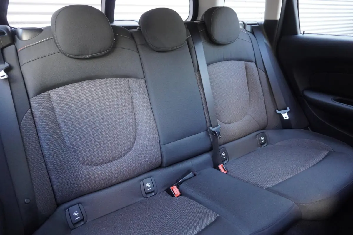 One | Salt | 17" LM Vent Spoke | Cruise Control | Smartphone integratie | Connected Navigation Pakket