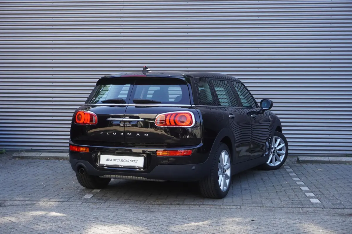 One | Salt | 17" LM Vent Spoke | Cruise Control | Smartphone integratie | Connected Navigation Pakket
