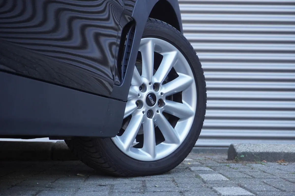 One | Salt | 17" LM Vent Spoke | Cruise Control | Smartphone integratie | Connected Navigation Pakket