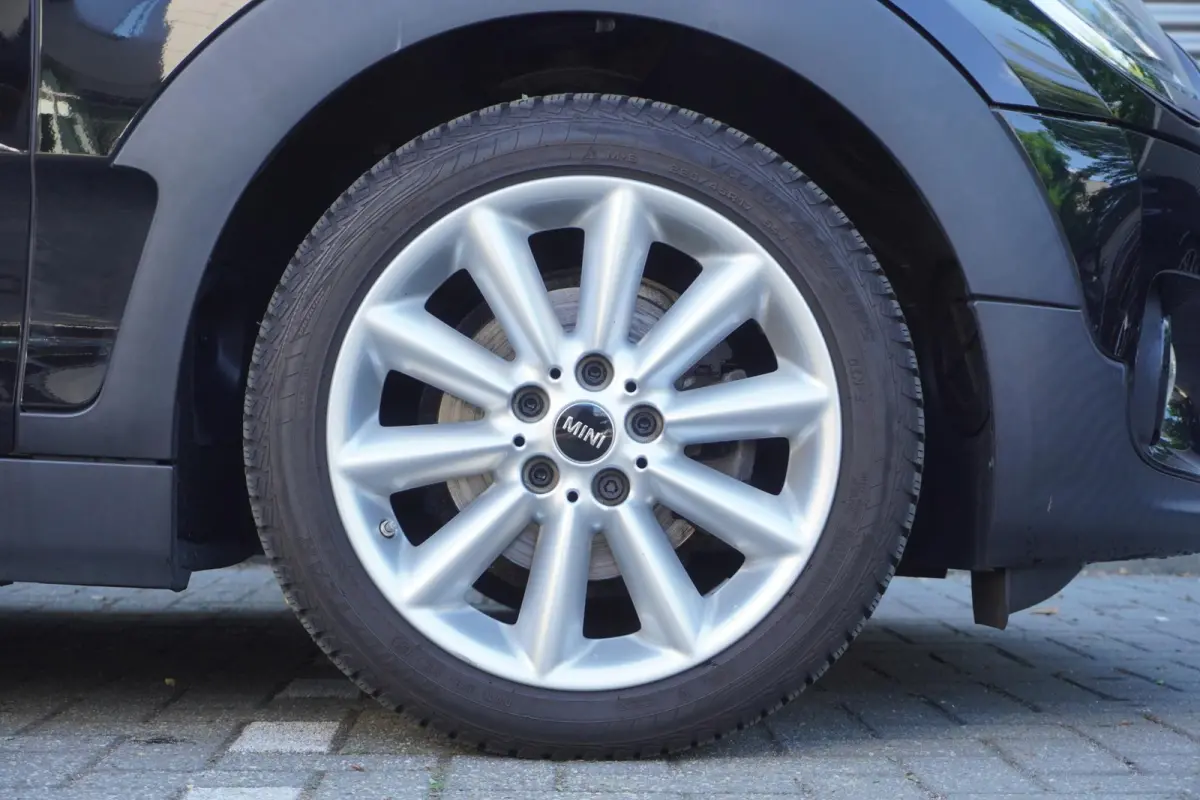 One | Salt | 17" LM Vent Spoke | Cruise Control | Smartphone integratie | Connected Navigation Pakket