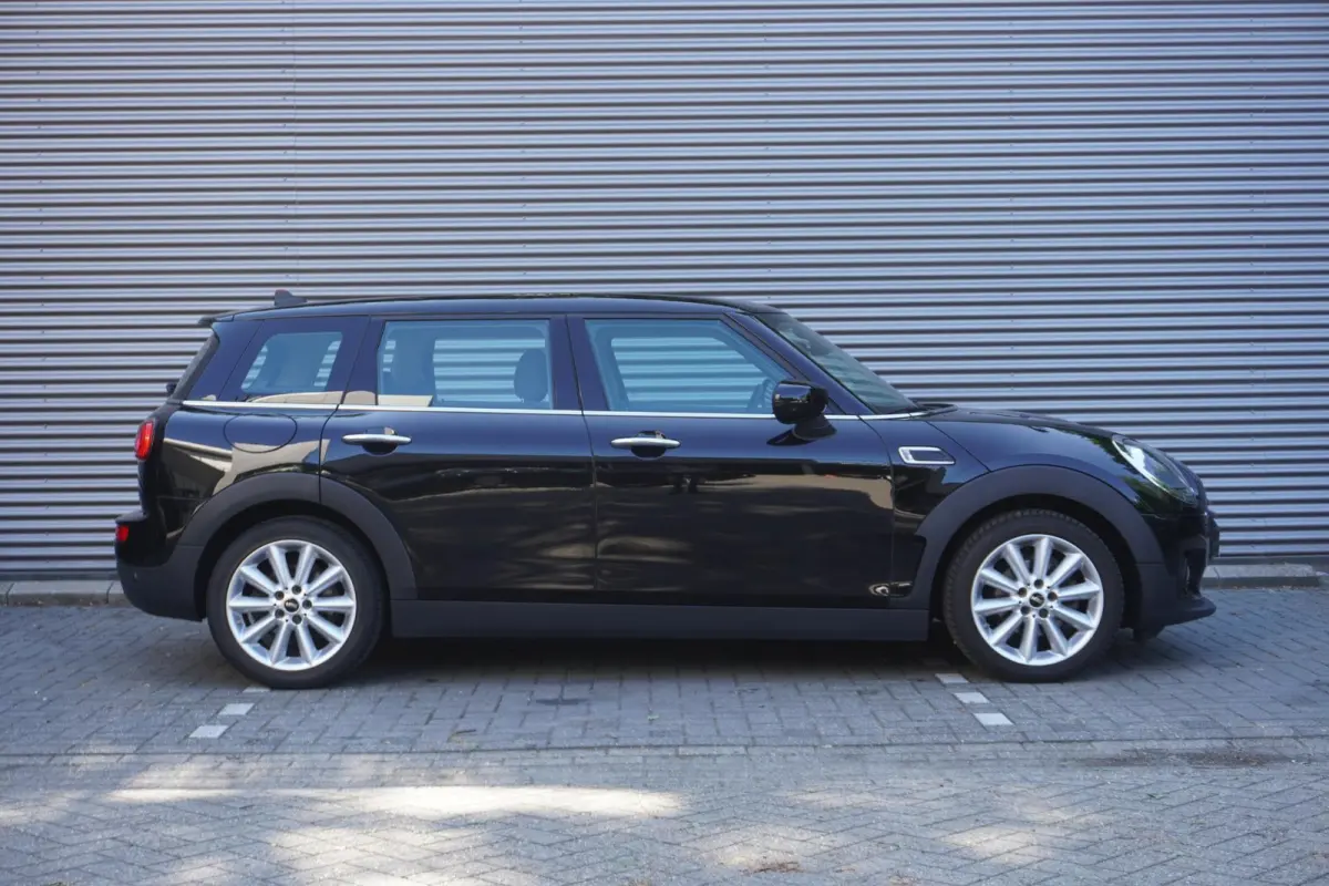 One | Salt | 17" LM Vent Spoke | Cruise Control | Smartphone integratie | Connected Navigation Pakket