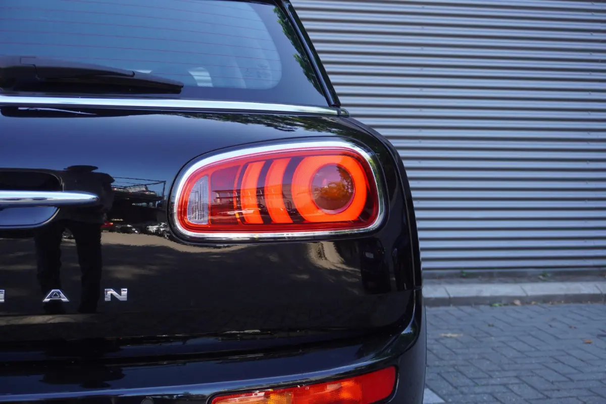 One | Salt | 17" LM Vent Spoke | Cruise Control | Smartphone integratie | Connected Navigation Pakket