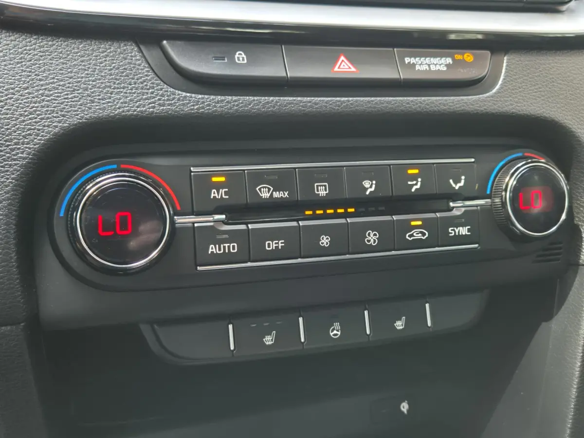 1.4 T-GDi DynamicPlusLine AUTOMAAT | Navigatie | Climate Control | Cruise Control | Parkeersensoren + Camera | Licht metalen velgen