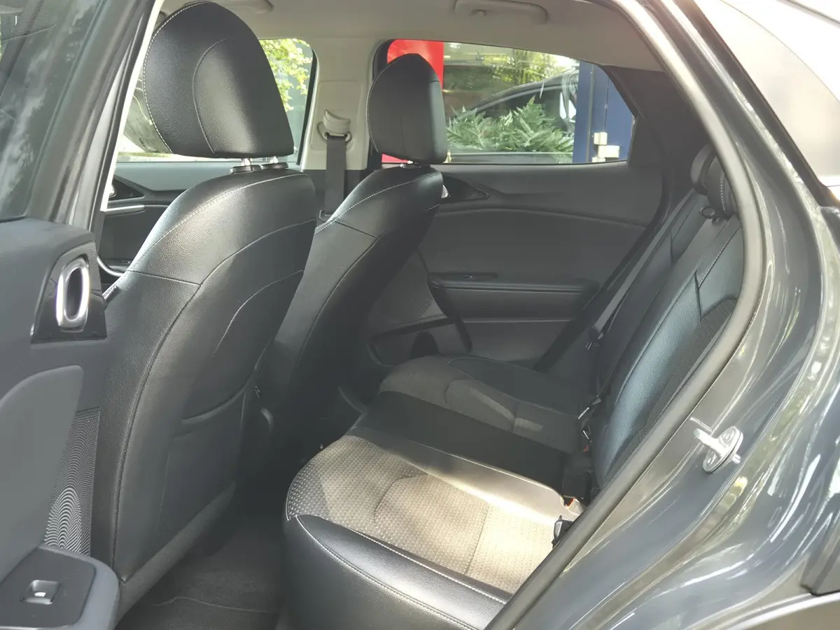 1.4 T-GDi DynamicPlusLine AUTOMAAT | Navigatie | Climate Control | Cruise Control | Parkeersensoren + Camera | Licht metalen velgen