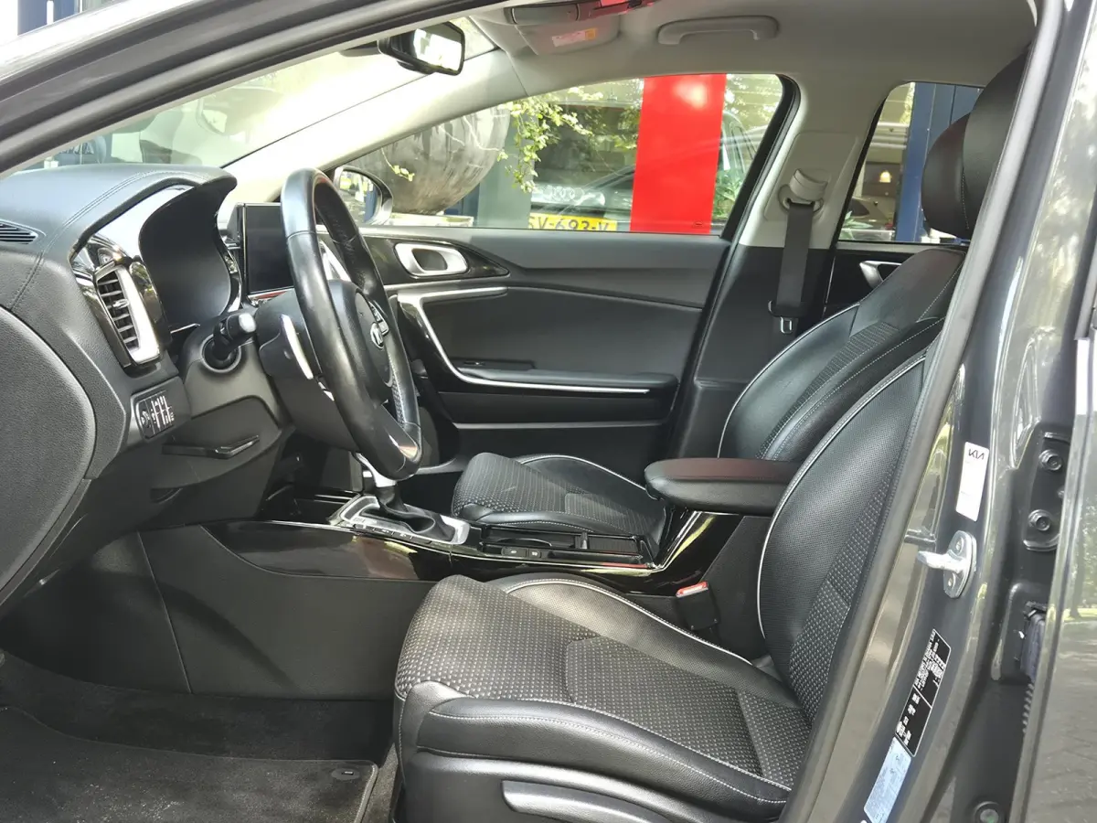 1.4 T-GDi DynamicPlusLine AUTOMAAT | Navigatie | Climate Control | Cruise Control | Parkeersensoren + Camera | Licht metalen velgen