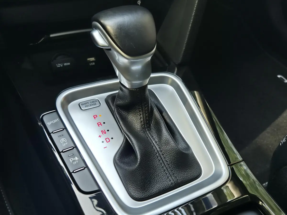1.4 T-GDi DynamicPlusLine AUTOMAAT | Navigatie | Climate Control | Cruise Control | Parkeersensoren + Camera | Licht metalen velgen