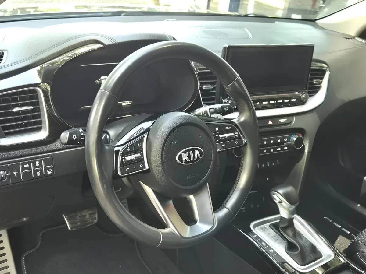 1.4 T-GDi DynamicPlusLine AUTOMAAT | Navigatie | Climate Control | Cruise Control | Parkeersensoren + Camera | Licht metalen velgen