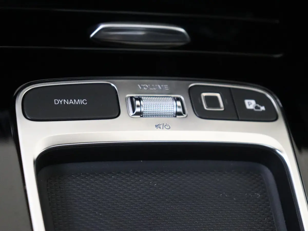 250 e Business Solution AMG / Panorama-dak / Night-Pakket / Memory-Stoelen / 360Graden-Camera / Headup-Display /