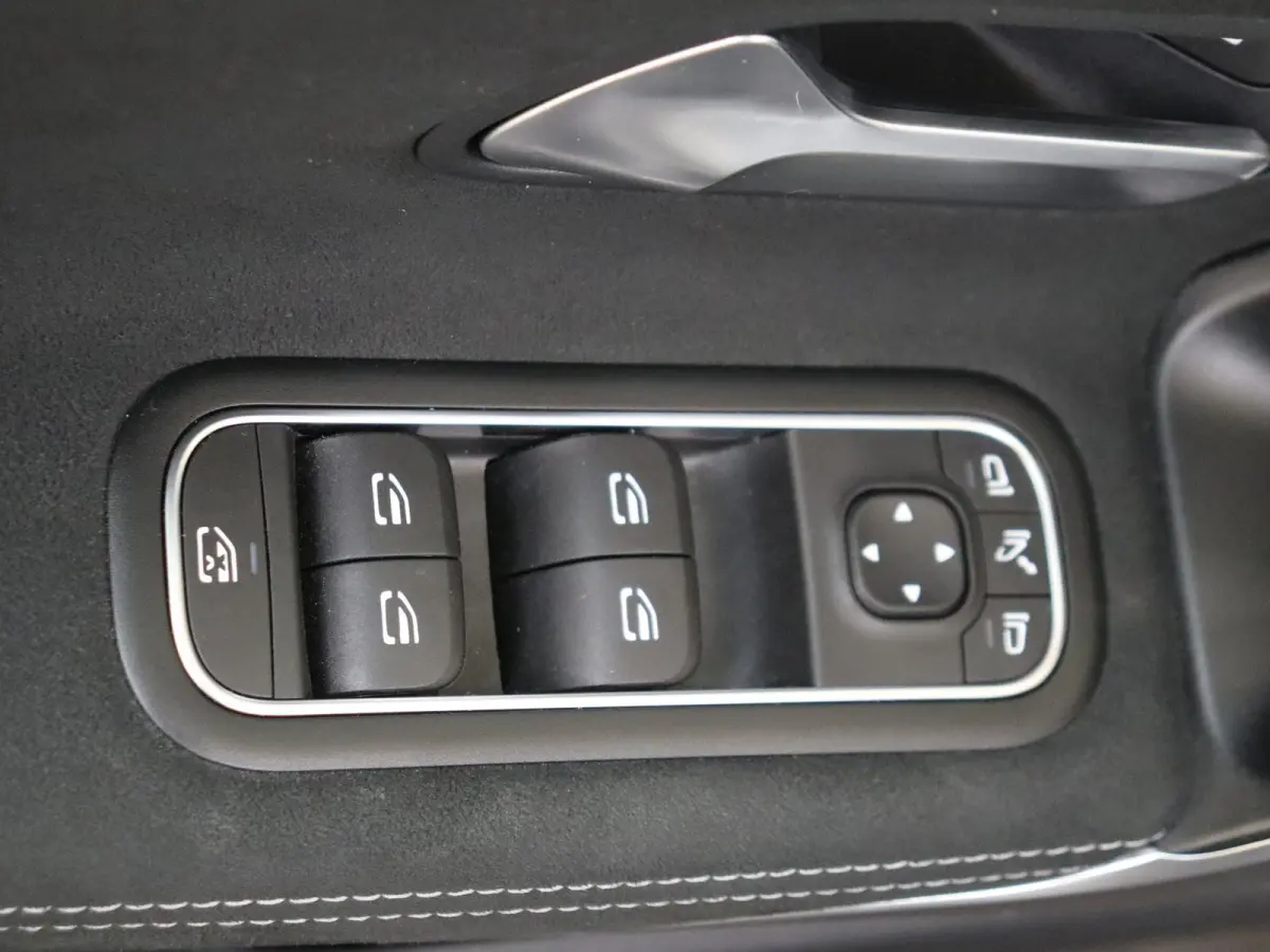 250 e Business Solution AMG / Panorama-dak / Night-Pakket / Memory-Stoelen / 360Graden-Camera / Headup-Display /
