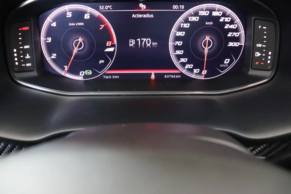 2.0 TSI CUPRA DSG Automaat Panoramadak, volledig digitaal instrumentenpaneel.