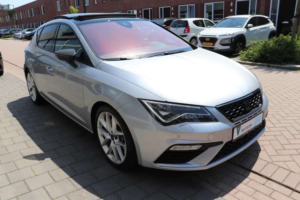 2.0 TSI CUPRA DSG Automaat Panoramadak, volledig digitaal instrumentenpaneel.