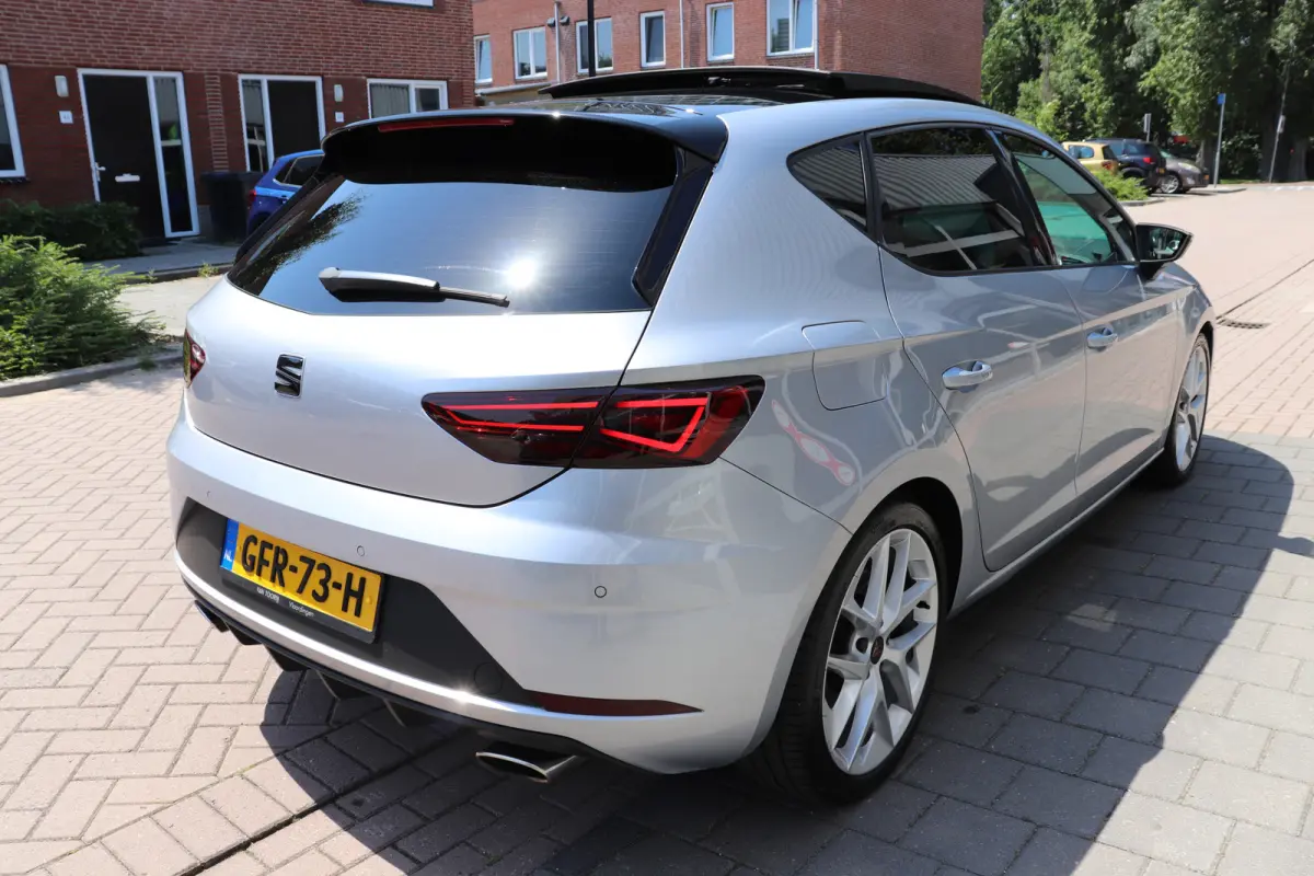 2.0 TSI CUPRA DSG Automaat Panoramadak, volledig digitaal instrumentenpaneel.