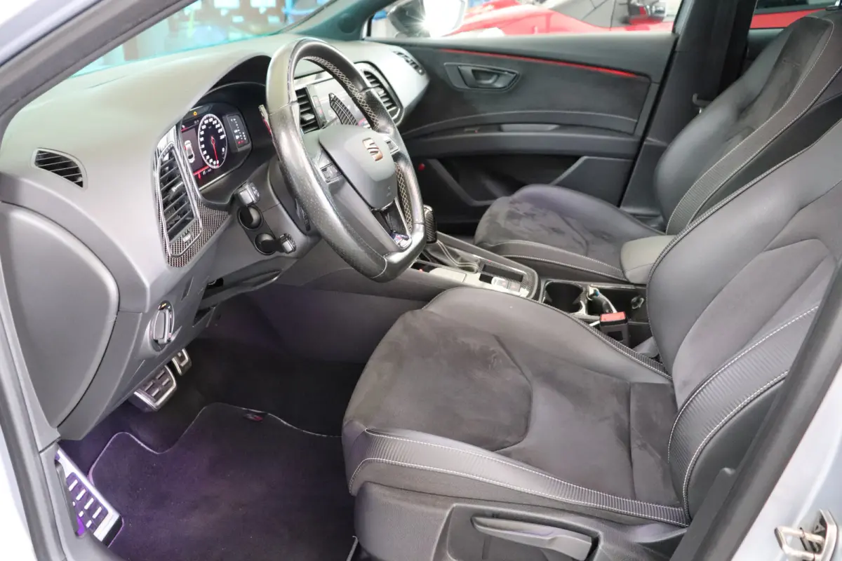 2.0 TSI CUPRA DSG Automaat Panoramadak, volledig digitaal instrumentenpaneel.