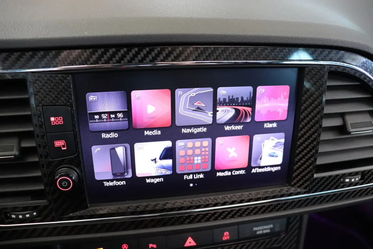 2.0 TSI CUPRA DSG Automaat Panoramadak, volledig digitaal instrumentenpaneel.