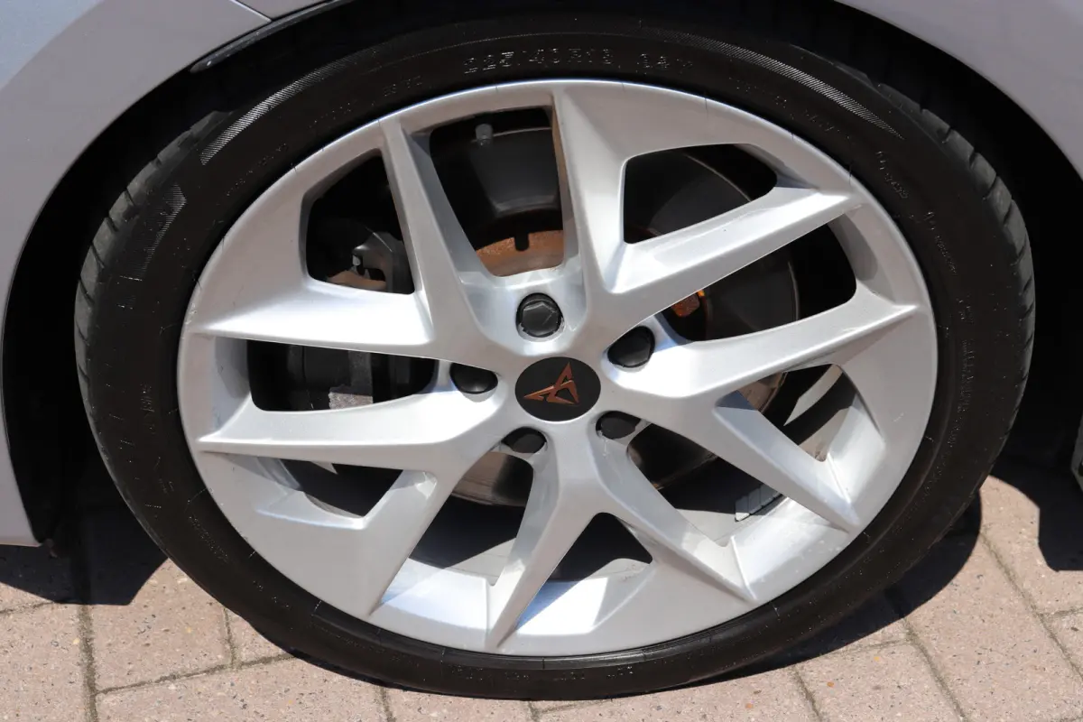2.0 TSI CUPRA DSG Automaat Panoramadak, volledig digitaal instrumentenpaneel.