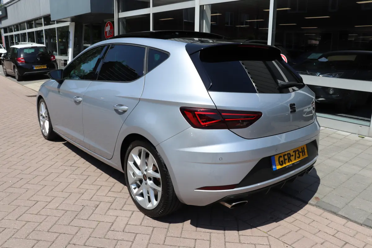 2.0 TSI CUPRA DSG Automaat Panoramadak, volledig digitaal instrumentenpaneel.