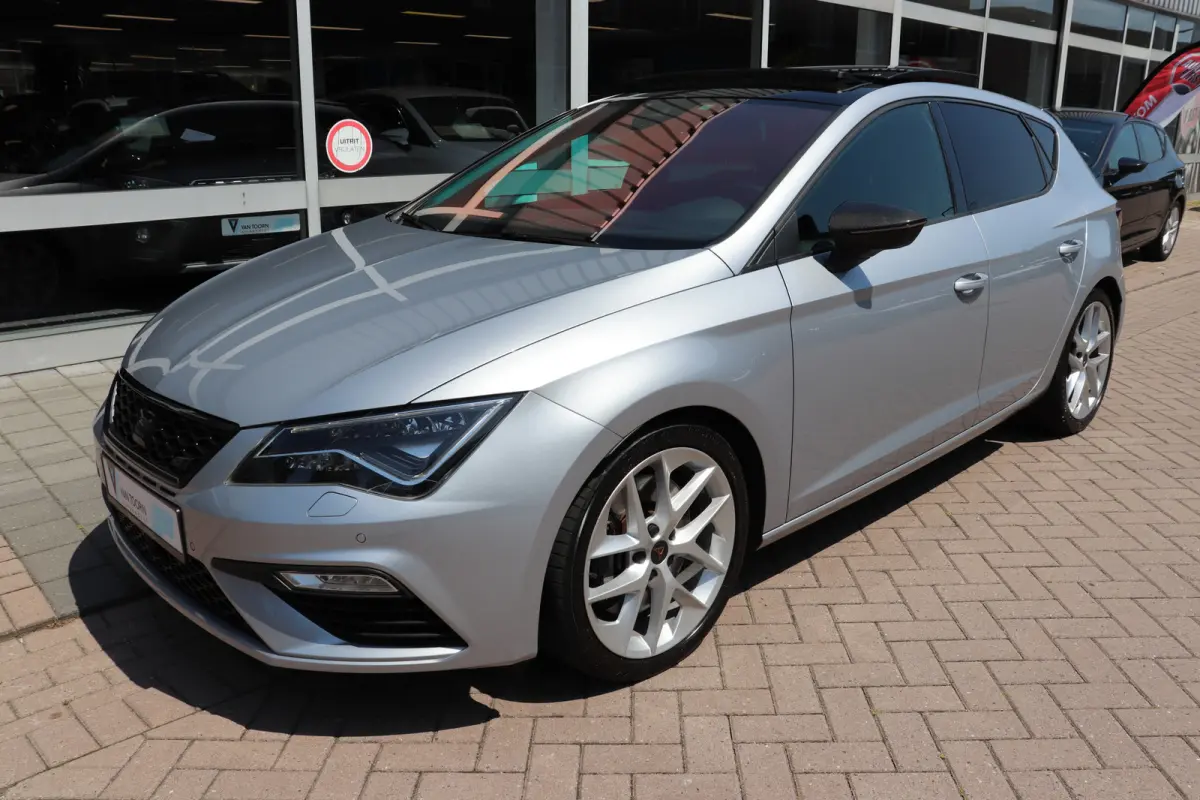 2.0 TSI CUPRA DSG Automaat Panoramadak, volledig digitaal instrumentenpaneel.