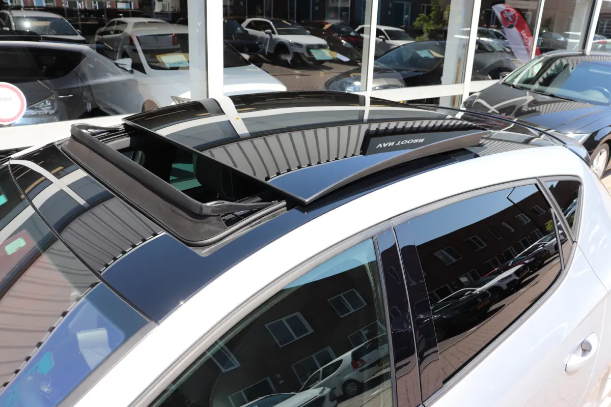 2.0 TSI CUPRA DSG Automaat Panoramadak, volledig digitaal instrumentenpaneel.