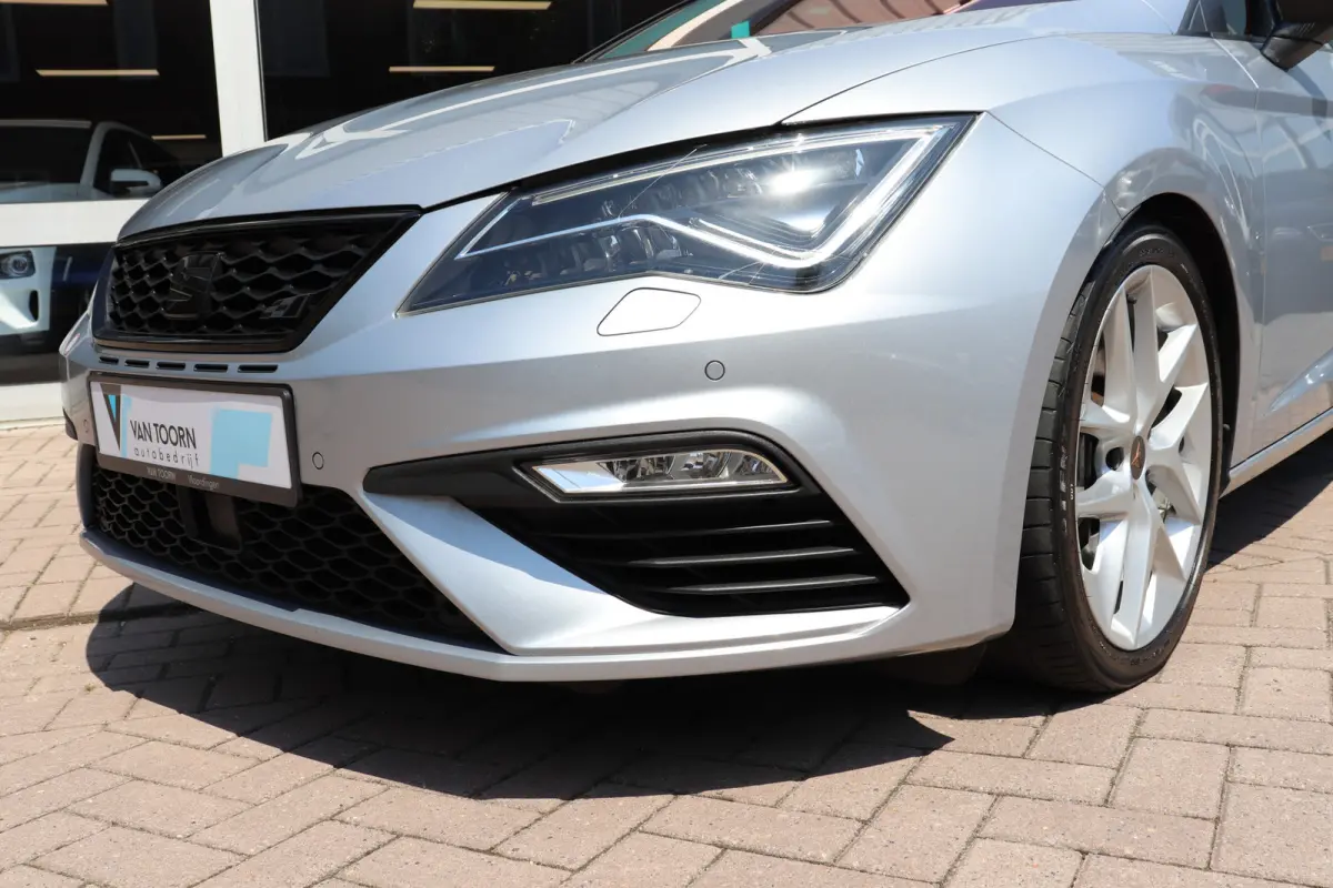 2.0 TSI CUPRA DSG Automaat Panoramadak, volledig digitaal instrumentenpaneel.