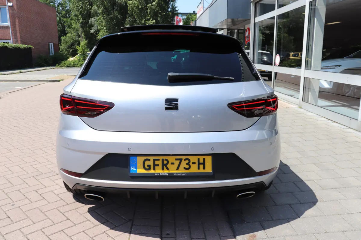 2.0 TSI CUPRA DSG Automaat Panoramadak, volledig digitaal instrumentenpaneel.