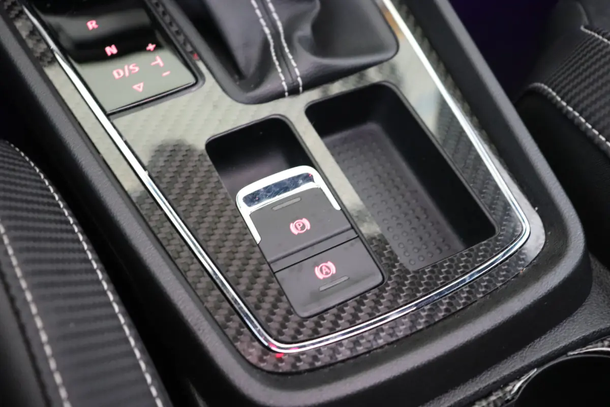2.0 TSI CUPRA DSG Automaat Panoramadak, volledig digitaal instrumentenpaneel.
