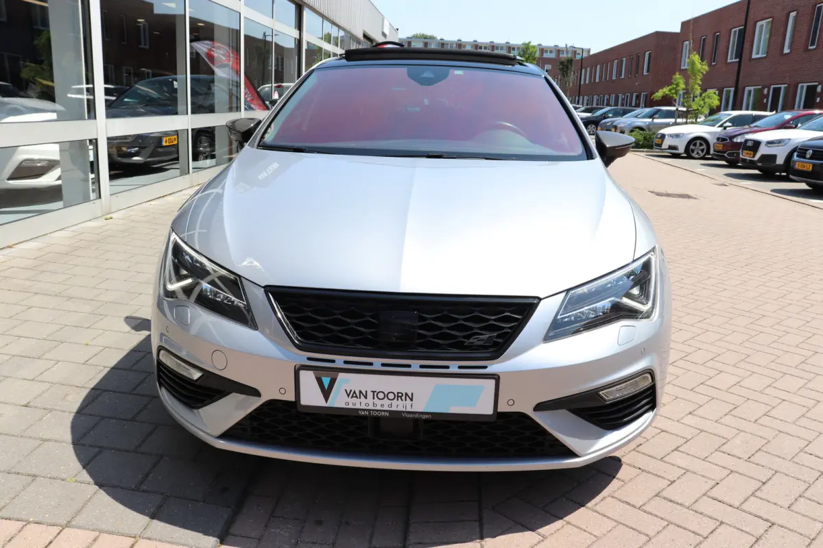 2.0 TSI CUPRA DSG Automaat Panoramadak, volledig digitaal instrumentenpaneel.