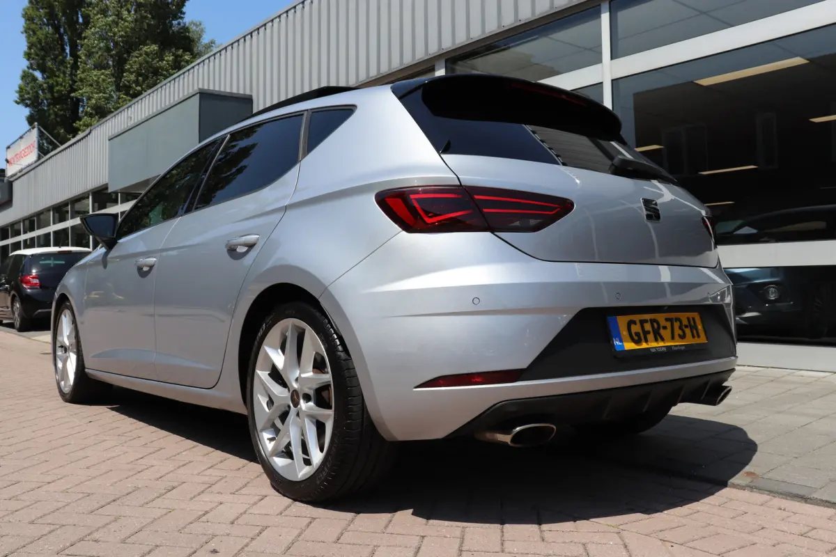 2.0 TSI CUPRA DSG Automaat Panoramadak, volledig digitaal instrumentenpaneel.