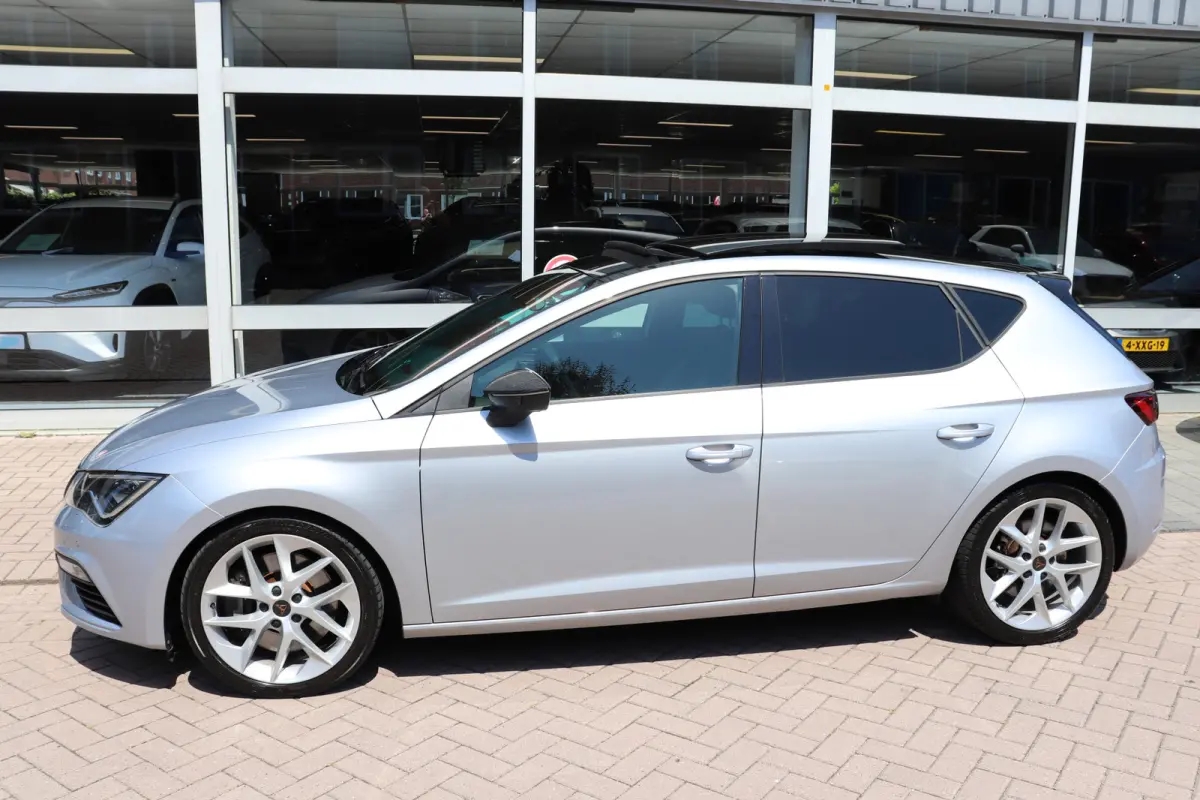 2.0 TSI CUPRA DSG Automaat Panoramadak, volledig digitaal instrumentenpaneel.