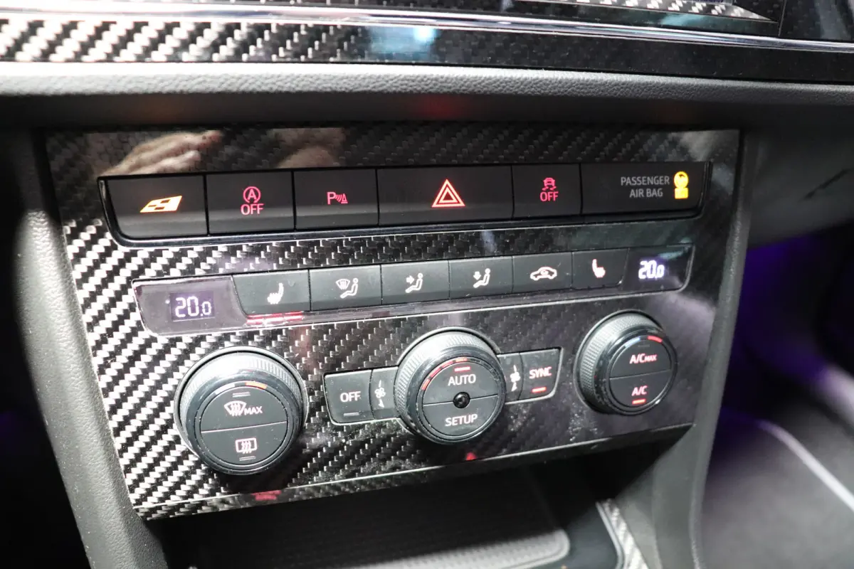2.0 TSI CUPRA DSG Automaat Panoramadak, volledig digitaal instrumentenpaneel.