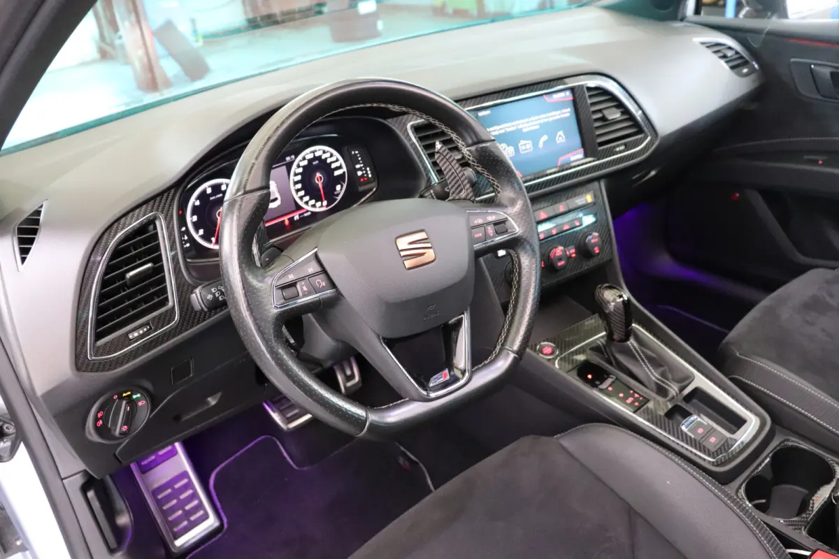 2.0 TSI CUPRA DSG Automaat Panoramadak, volledig digitaal instrumentenpaneel.
